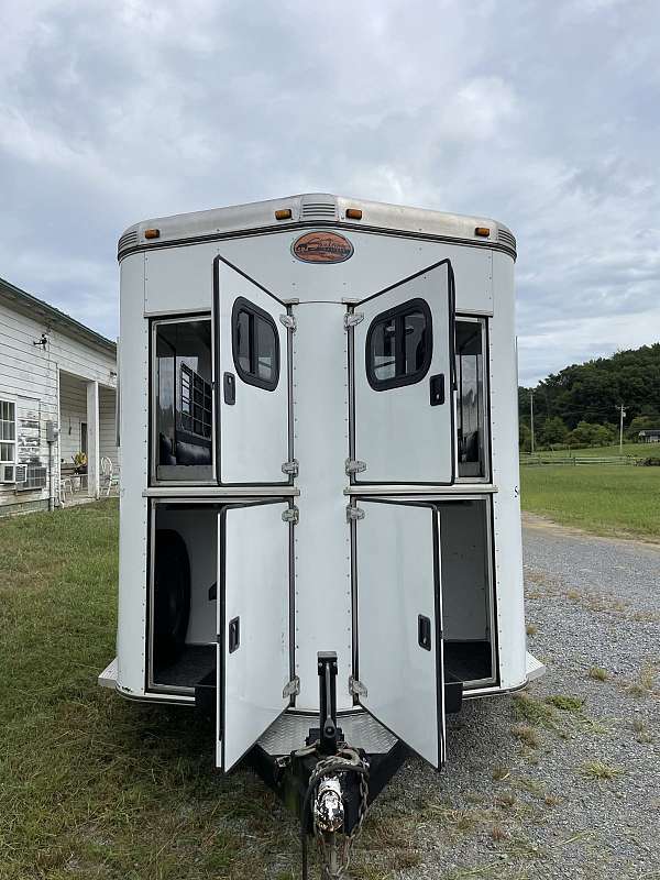 white-aluminum-horse-trailer