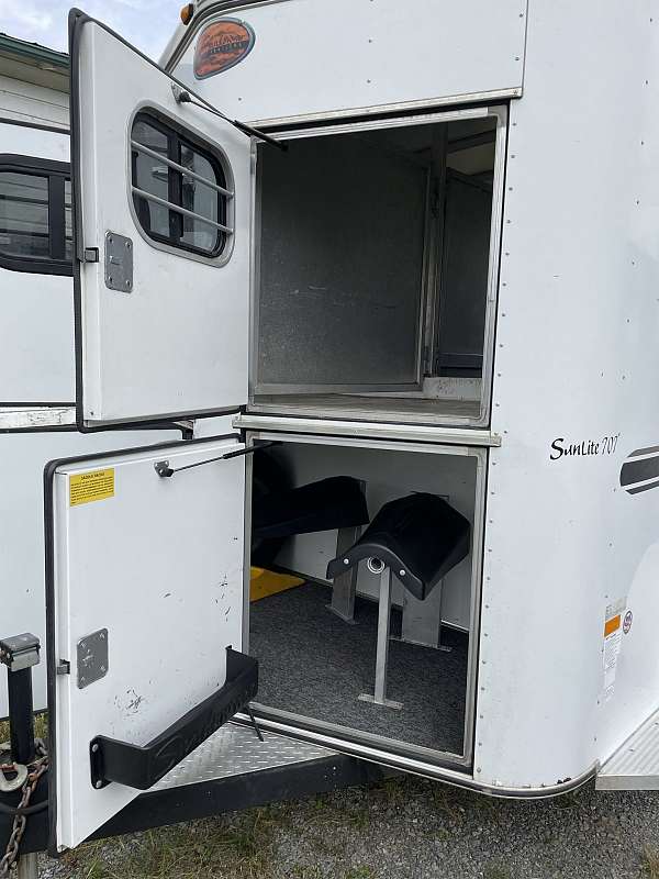 white-trailer-with-a-escape-door