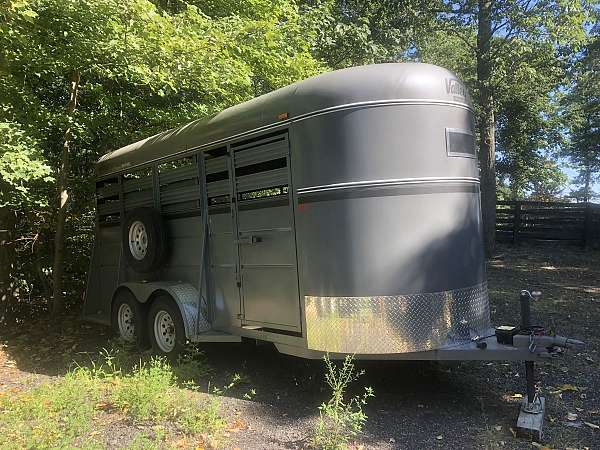 2016-horse-trailer