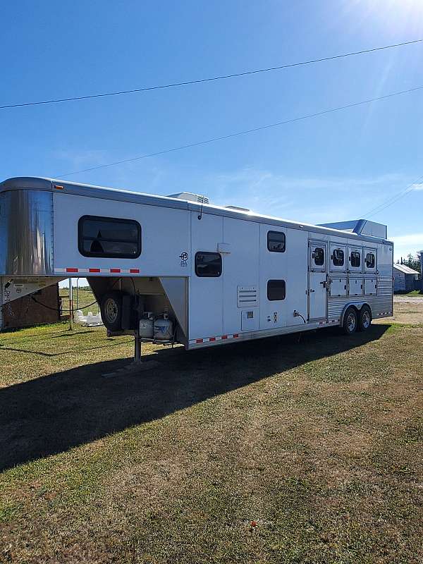 2012-horse-trailer