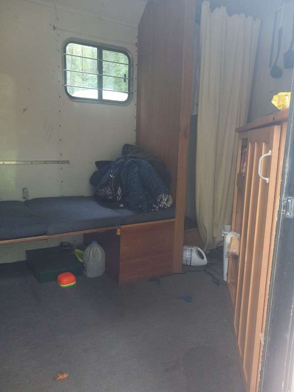 living-quarters-trailer-in-warwick-ma