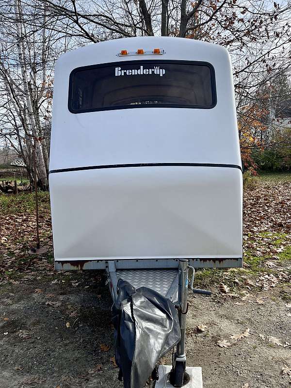 horse-trailer-made-of-fiberglass