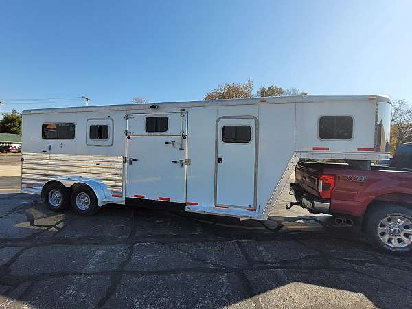 2010-horse-trailer