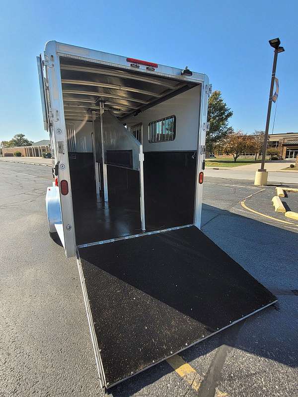 horse-trailer-made-of-aluminum