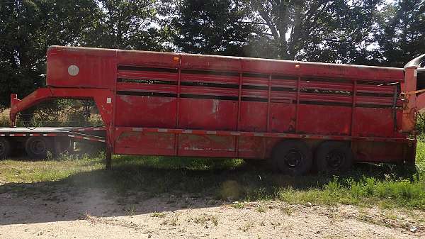 8-horse-trailer-with-escape-door