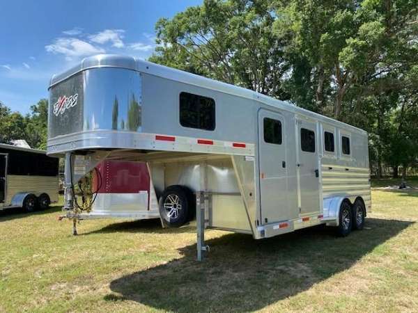 2022-horse-trailer