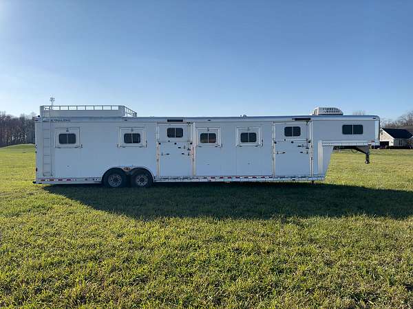 composite-8-horse-trailer