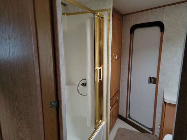 shower-trailer-in-illinois