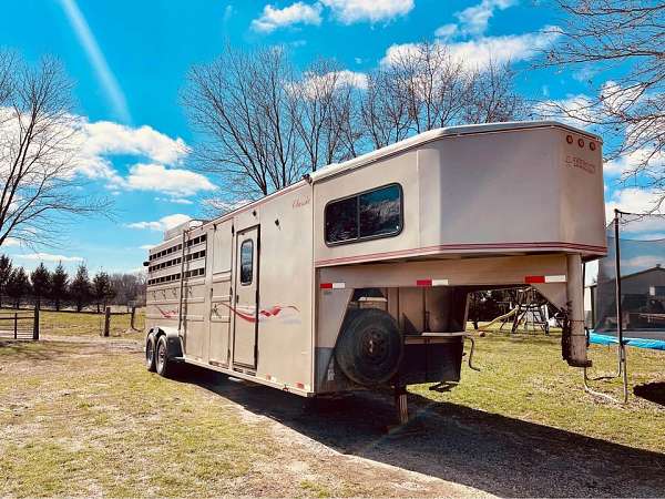 brown-2000-horse-trailer