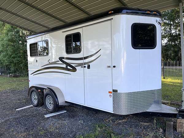 2021-horse-trailer