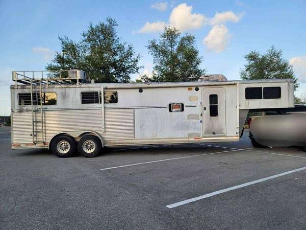 2005-horse-trailer