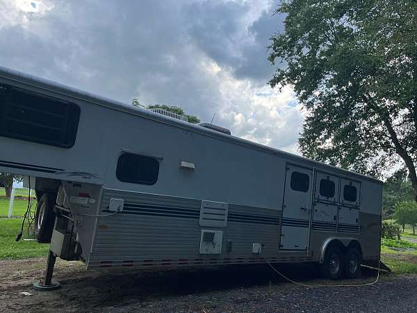 2000-horse-trailer