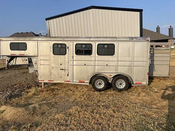 steel-horse-trailer-in-texas