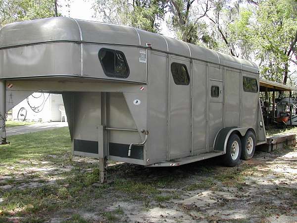 beige-2001-horse-trailer