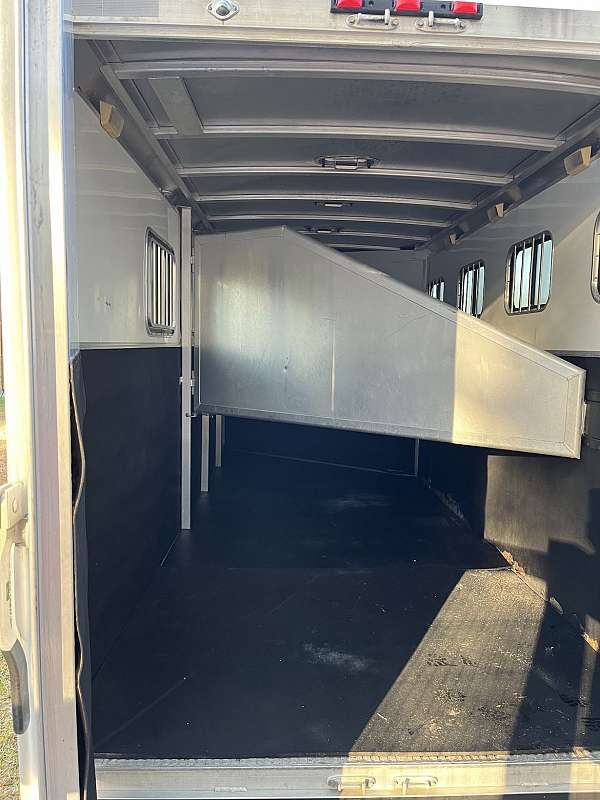 horse-trailer-made-of-aluminum