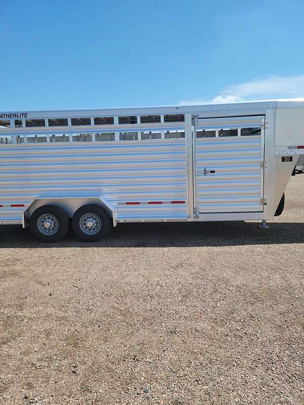 2023-horse-trailer