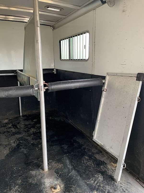 enclosed-trailer-in-aubrey-tx