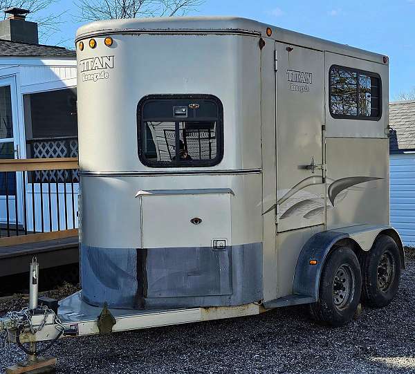 2000-horse-trailer