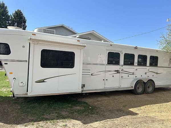 beige-2005-horse-trailer