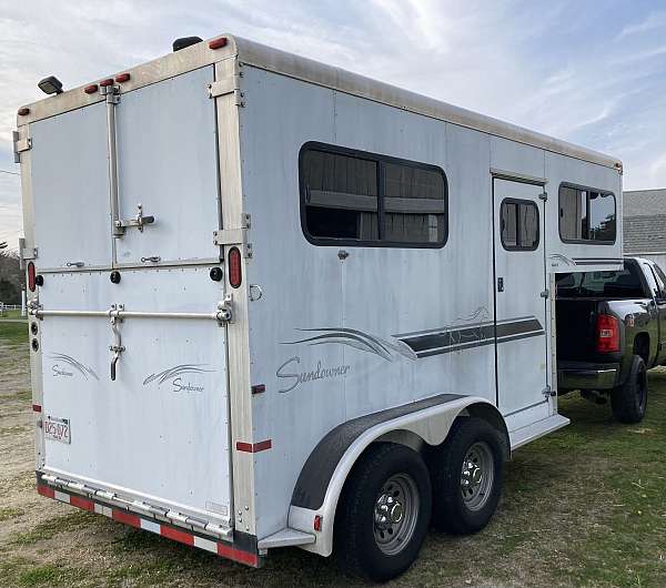 white-aluminum-horse-trailer