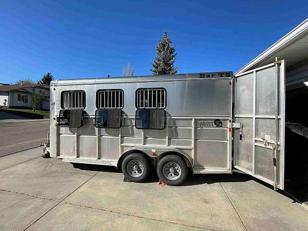 bumper-pull-trailer-in-beaumont-ab