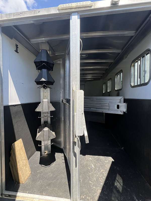 aluminum-horse-trailer-in-manitowoc-wi