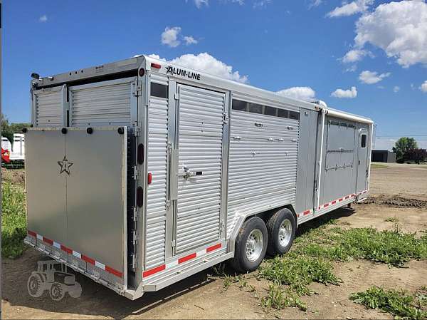 2020-horse-trailer