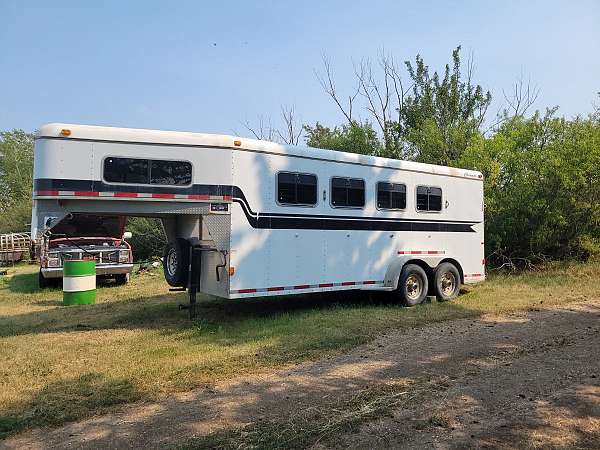 gooseneck-trailer-in-viceroy-sk