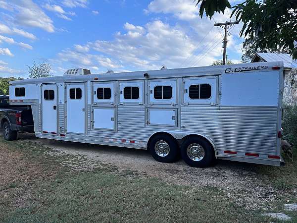 gooseneck-trailer-in-hunt-tx