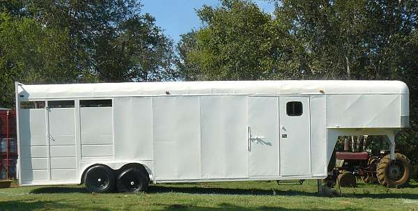 8-horse-trailer-with-dressing-room