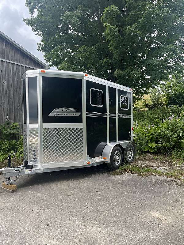 trailer-in-holstein-on