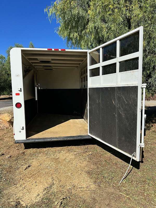 white-trailer-in-valley-center-ca