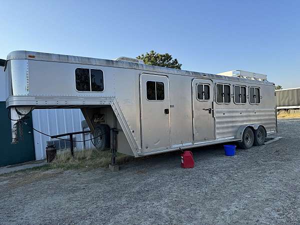 gooseneck-trailer-in-musselshell-mt