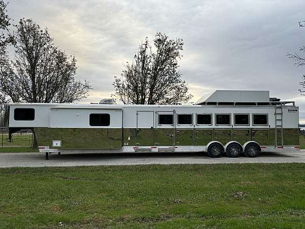 6-horse-trailer-with-bump-out