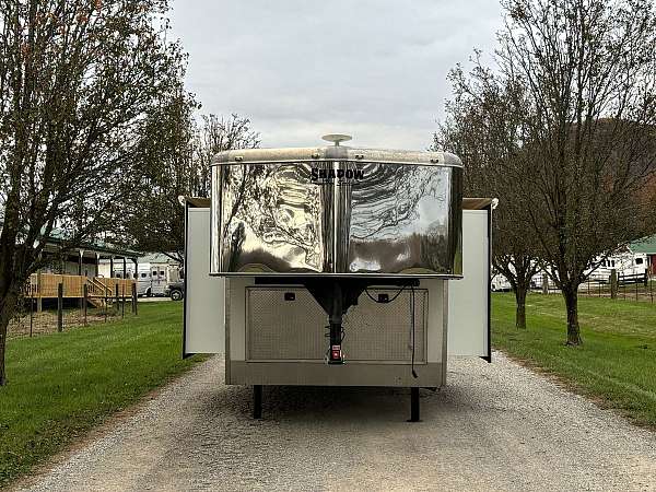 6-horse-trailer-with-generator