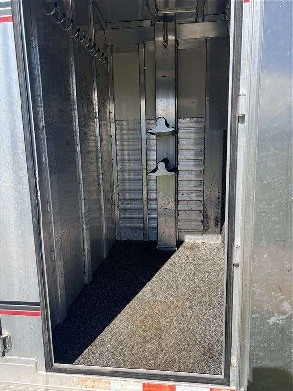 horse-trailer-made-of-aluminum