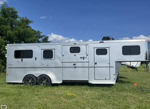 2023-horse-trailer