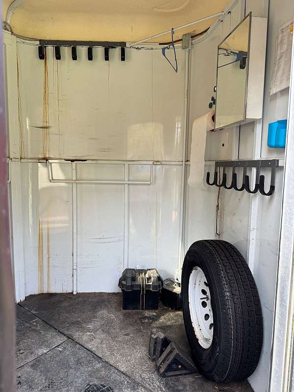 white-trailer-in-snohomish-wa
