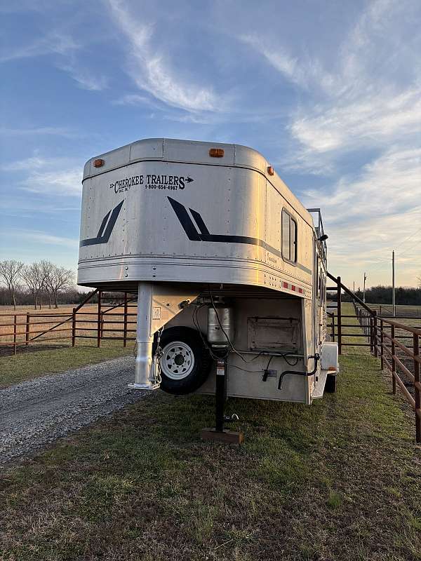 silver-trailer-in-kansas