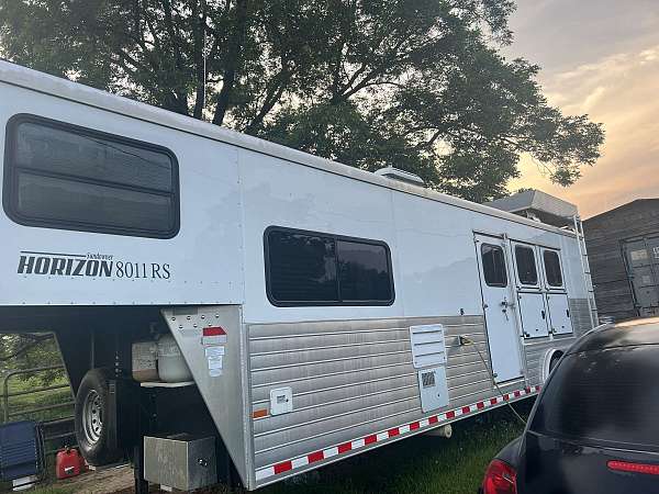 2010-horse-trailer