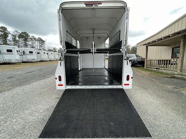 horse-trailer-made-of-aluminum