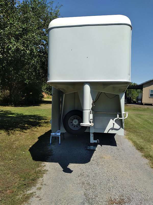 grey-2000-horse-trailer