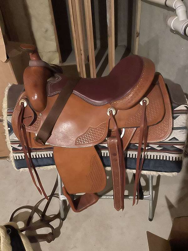 brown-dakota-custom-saddle