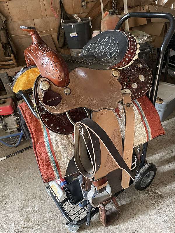 brown-leather-saddle