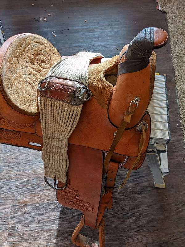 used-good-brown-western-saddle