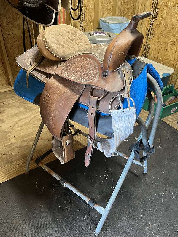 brown-american-saddle