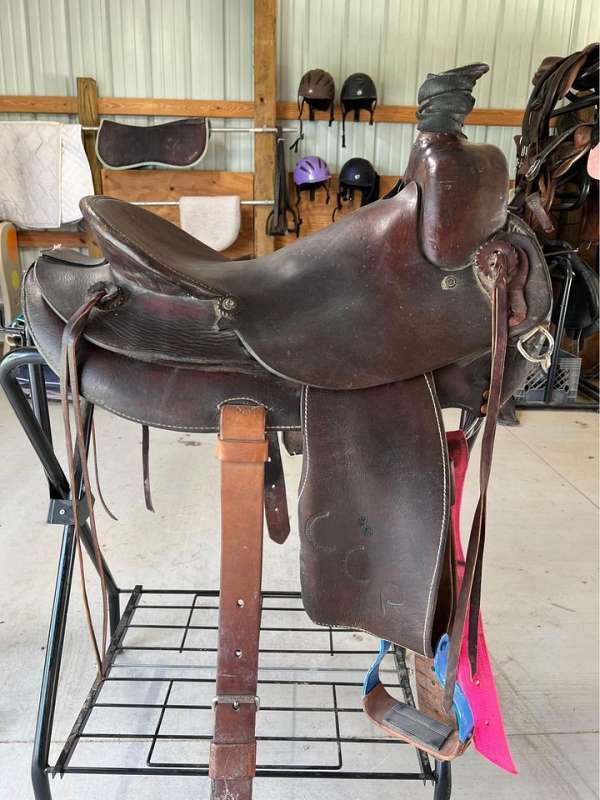 brown-roping-saddle