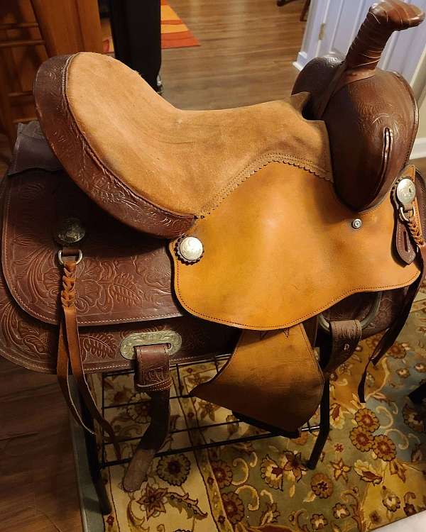 brown-leather-saddle