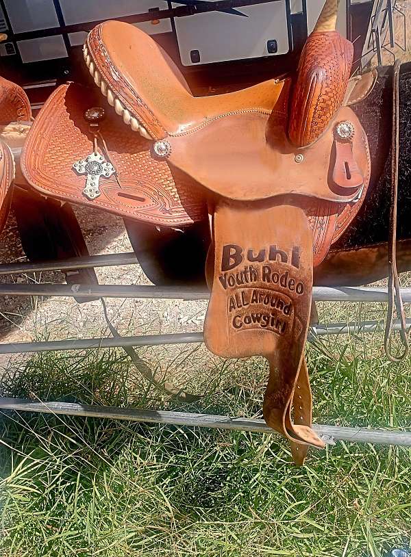 trophy-trail-saddle