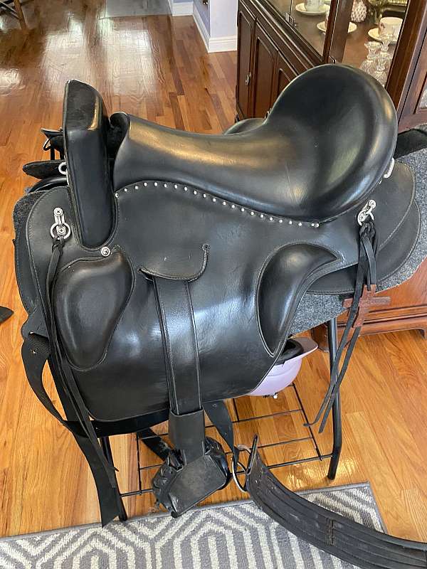 black-leather-saddle